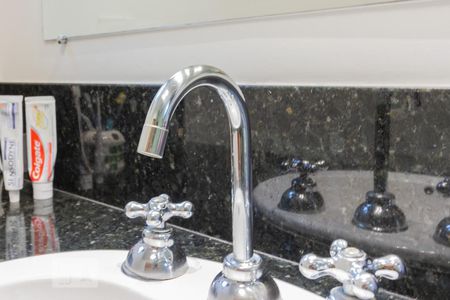 Casa à venda com 226m², 3 quartos e 2 vagasBanheiro - Torneira