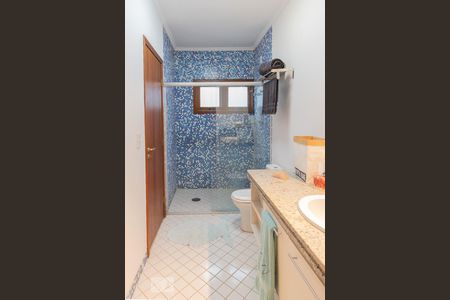 Casa à venda com 226m², 3 quartos e 2 vagasBanheiro da Suíte 1