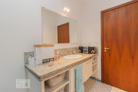 Casa à venda com 226m², 3 quartos e 2 vagasBanheiro da Suíte 1