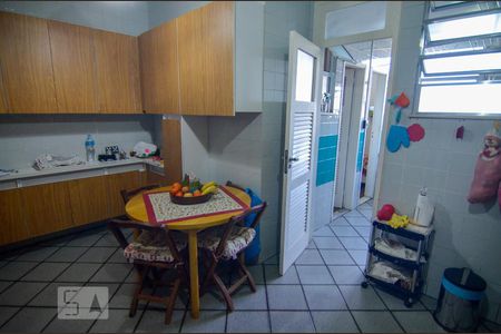 Apartamento à venda com 200m², 4 quartos e 2 vagas Apartamento à venda com 200m², 4 quartos e 2 vagasCozinha