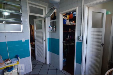 Apartamento à venda com 200m², 4 quartos e 2 vagas Apartamento à venda com 200m², 4 quartos e 2 vagasÁrea de Serviço