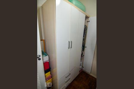 Apartamento à venda com 200m², 4 quartos e 2 vagas Apartamento à venda com 200m², 4 quartos e 2 vagasQuarto de Serviço