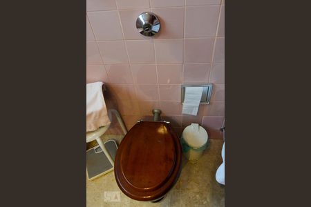 Apartamento à venda com 200m², 4 quartos e 2 vagas Apartamento à venda com 200m², 4 quartos e 2 vagasBanheiro do Quarto 2