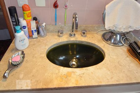 Apartamento à venda com 200m², 4 quartos e 2 vagas Apartamento à venda com 200m², 4 quartos e 2 vagasBanheiro do Quarto 2