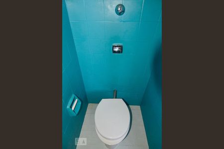 Apartamento à venda com 200m², 4 quartos e 2 vagas Apartamento à venda com 200m², 4 quartos e 2 vagasBanheiro de Serviço