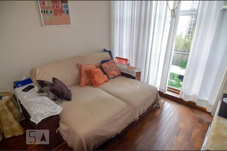 Apartamento à venda com 200m², 4 quartos e 2 vagas Apartamento à venda com 200m², 4 quartos e 2 vagasQuarto 1