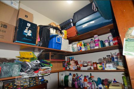 Apartamento à venda com 200m², 4 quartos e 2 vagas Apartamento à venda com 200m², 4 quartos e 2 vagasDespensa