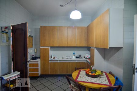 Apartamento à venda com 200m², 4 quartos e 2 vagas Apartamento à venda com 200m², 4 quartos e 2 vagasCozinha