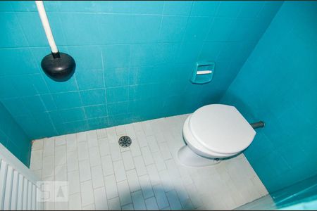 Apartamento à venda com 200m², 4 quartos e 2 vagas Apartamento à venda com 200m², 4 quartos e 2 vagasBanheiro de Serviço