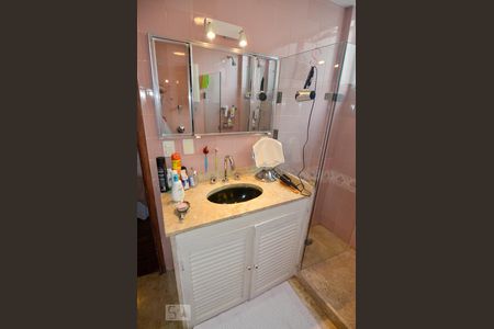 Apartamento à venda com 200m², 4 quartos e 2 vagas Apartamento à venda com 200m², 4 quartos e 2 vagasBanheiro do Quarto 2