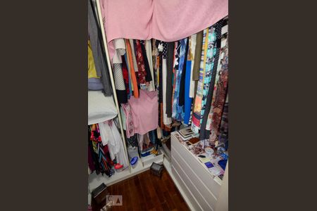 Apartamento à venda com 200m², 4 quartos e 2 vagas Apartamento à venda com 200m², 4 quartos e 2 vagasCloset do Quarto 2