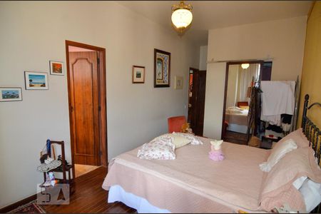 Apartamento à venda com 200m², 4 quartos e 2 vagas Apartamento à venda com 200m², 4 quartos e 2 vagasQuarto 2