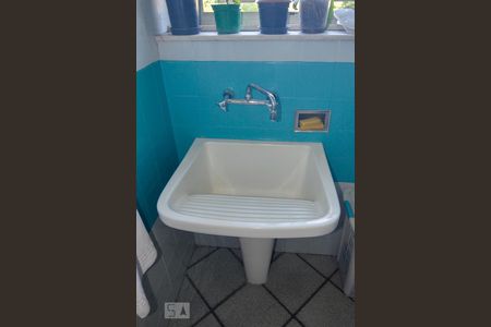 Apartamento à venda com 200m², 4 quartos e 2 vagas Apartamento à venda com 200m², 4 quartos e 2 vagasÁrea de Serviço