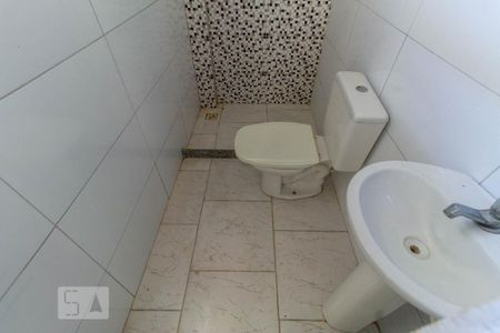 Banheiro de kitnet/studio para alugar com 1 quarto, 30m² em Água Santa, Rio de Janeiro