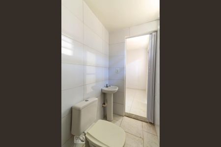 Banheiro de kitnet/studio para alugar com 1 quarto, 30m² em Água Santa, Rio de Janeiro