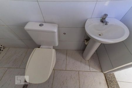 Banheiro de kitnet/studio para alugar com 1 quarto, 30m² em Água Santa, Rio de Janeiro