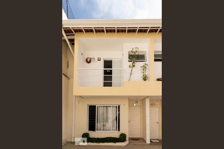 Casa de condomínio à venda com 168m², 3 quartos e 2 vagasFachada