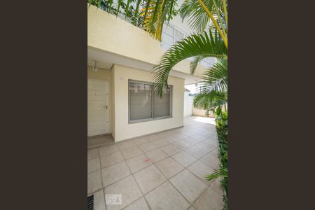 Casa de condomínio à venda com 168m², 3 quartos e 2 vagasFachada
