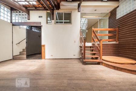 Casa de condomínio à venda com 168m², 3 quartos e 2 vagasQuintal