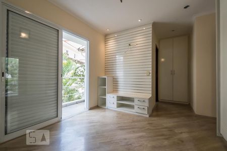 Casa de condomínio à venda com 168m², 3 quartos e 2 vagasSuíte