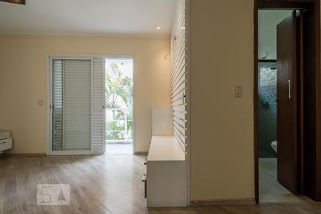 Casa de condomínio à venda com 168m², 3 quartos e 2 vagasSuíte