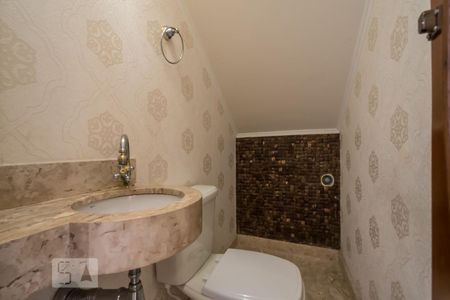 Casa de condomínio à venda com 168m², 3 quartos e 2 vagasLavabo