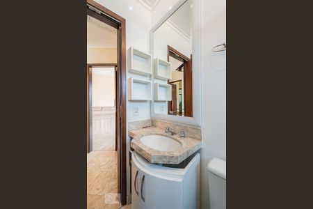 Casa de condomínio à venda com 168m², 3 quartos e 2 vagasBanheiro 1