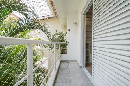 Casa de condomínio à venda com 168m², 3 quartos e 2 vagasVaranda Suíte