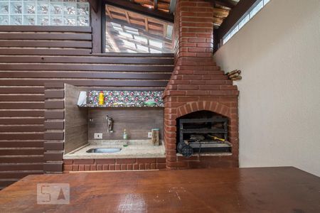 Casa de condomínio à venda com 168m², 3 quartos e 2 vagasChurrasqueira