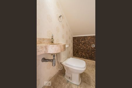 Casa de condomínio à venda com 168m², 3 quartos e 2 vagasLavabo