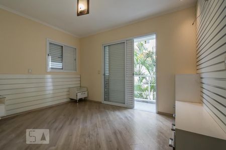 Casa de condomínio à venda com 168m², 3 quartos e 2 vagasSuíte