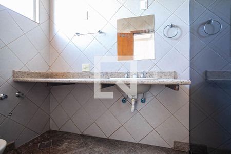 Apartamento à venda com 250m², 4 quartos e 1 vagaBanheiro da suíte 1 