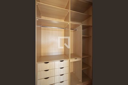 Apartamento à venda com 250m², 4 quartos e 1 vagaCloset da suíte 3 