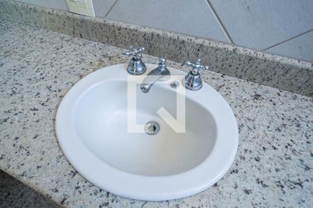 Apartamento à venda com 250m², 4 quartos e 1 vagaBanheiro da suíte 2