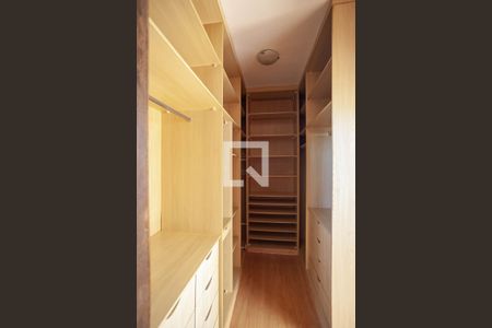 Apartamento à venda com 250m², 4 quartos e 1 vagaCloset da suíte 3 