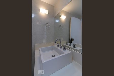 Apartamento para alugar com 102m², 2 quartos e 2 vagasBanheiro