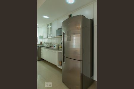 Apartamento para alugar com 74m², 2 quartos e 1 vagaCozinha 