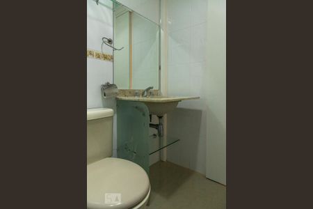 Apartamento para alugar com 74m², 2 quartos e 1 vagaBanheiro social 
