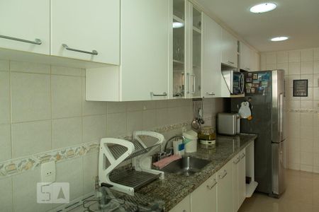 Apartamento para alugar com 74m², 2 quartos e 1 vagaCozinha 