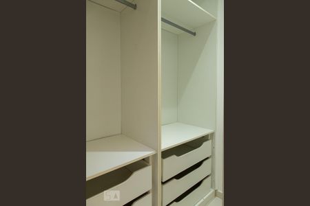 Apartamento para alugar com 74m², 2 quartos e 1 vagaCloset 
