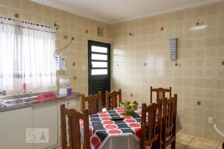 Casa à venda com 210m², 3 quartos e 2 vagasCozinha