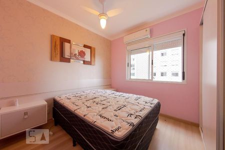 Suíte de apartamento à venda com 3 quartos, 80m² em Vila Ipiranga, Porto Alegre