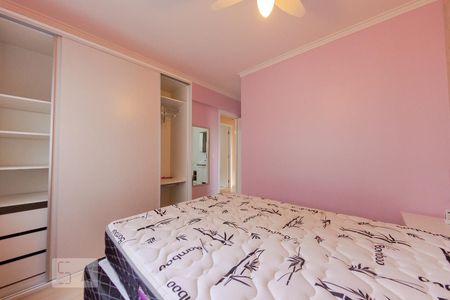 Suíte de apartamento à venda com 3 quartos, 80m² em Vila Ipiranga, Porto Alegre