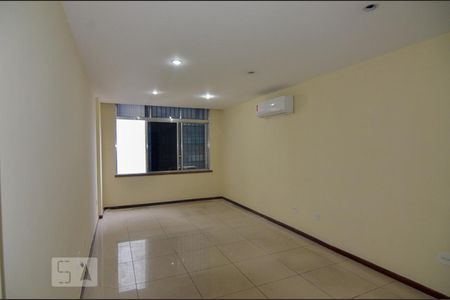 Sala/Quarto de kitnet/studio à venda com 1 quarto, 45m² em Centro, Rio de Janeiro