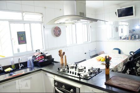 Casa à venda com 136m², 3 quartos e 2 vagasCopa - Cozinha