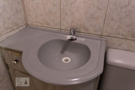 Banheiro - Torneira de casa de condomínio à venda com 2 quartos, 48m² em Vila Nova, Porto Alegre