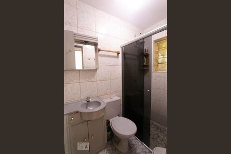 Banheiro de casa de condomínio à venda com 2 quartos, 48m² em Vila Nova, Porto Alegre