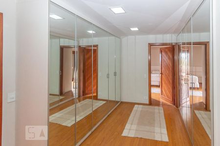 Casa à venda com 769m², 3 quartos e 5 vagasCloset