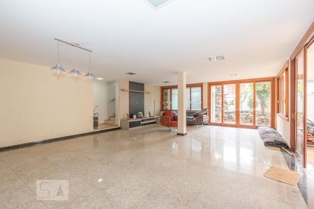 Casa à venda com 769m², 3 quartos e 5 vagasSalão de Festas