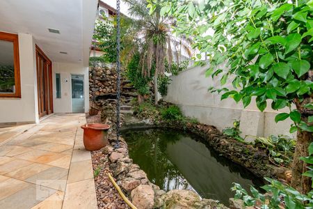 Casa à venda com 769m², 3 quartos e 5 vagasDetalhe Cascata